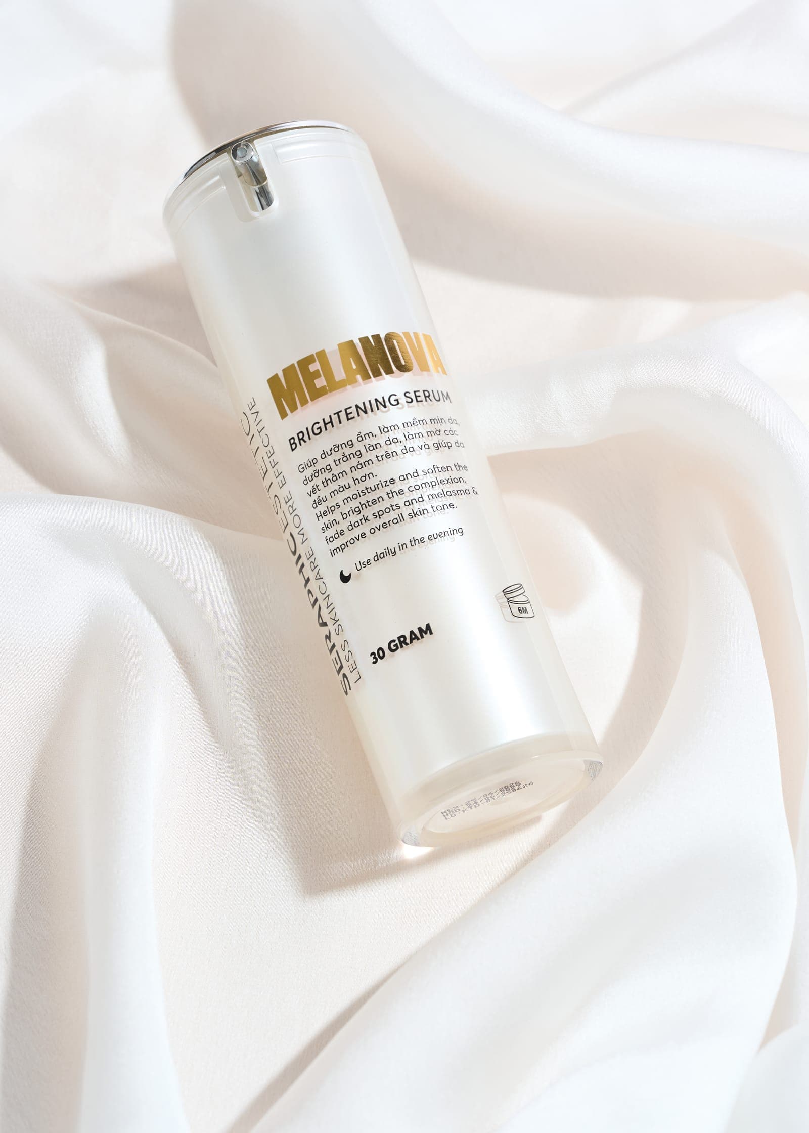 Melanova Brightening Serum trên nền lụa trắng